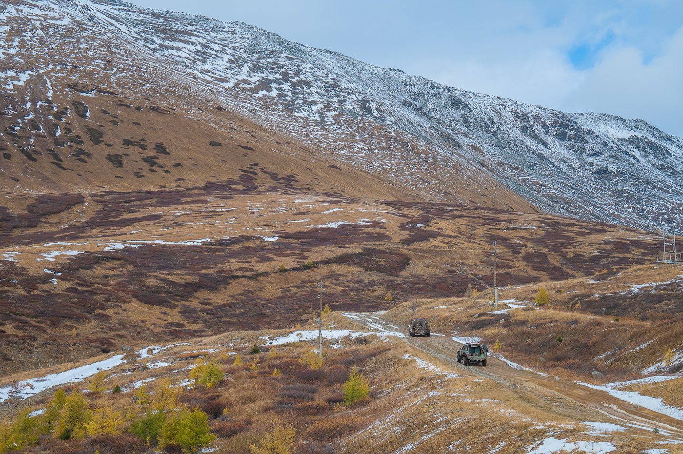 MadWay Rally car crossing a snowy mountain pass in Altai