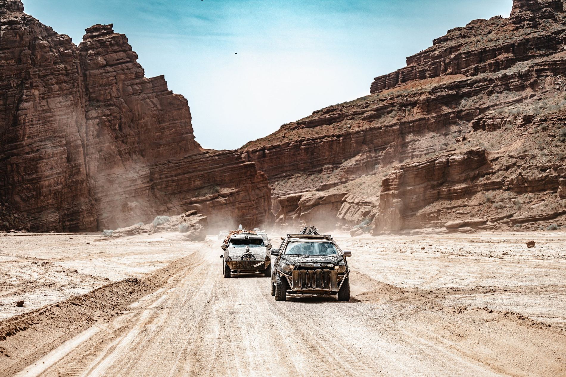 MadWay Rally cars raising dust between the red walls of Victory Canyon, China